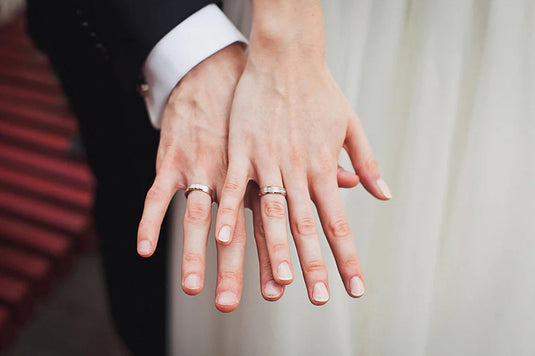 Comfort Fit vs Standard Fit: Which Classic Wedding Band Is Better?